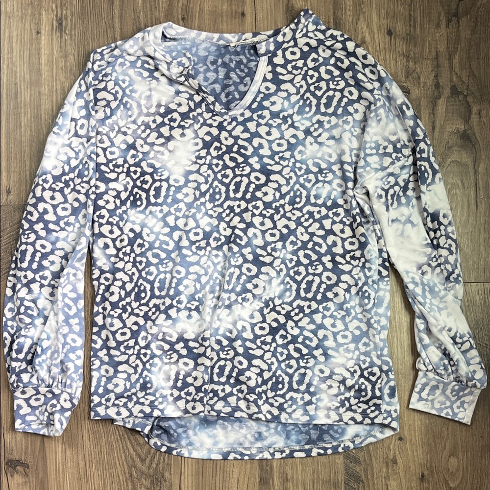 ODDY Blue and White Patterned Long Sleeve Top